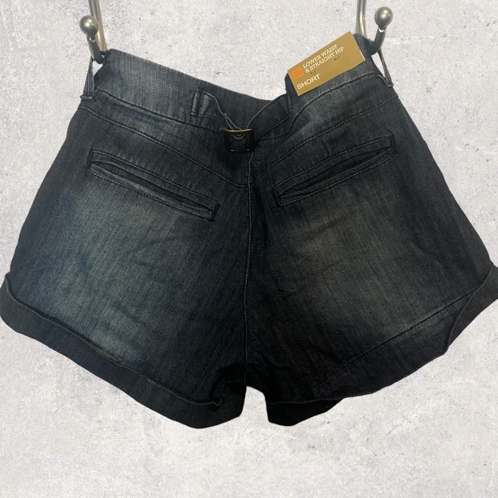 mossimo LOWER WAIST and STRAIGHT HIP Women’s Denim shorts Size 5
